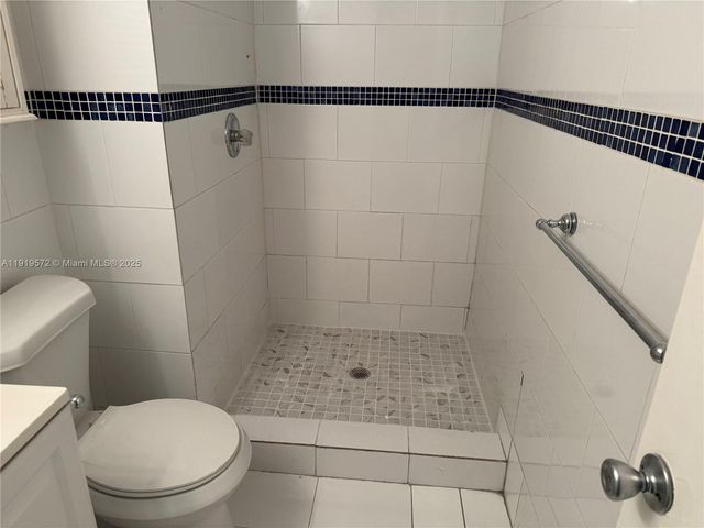 8540 NW 6th Ln 7-209, Miami, FL 33126