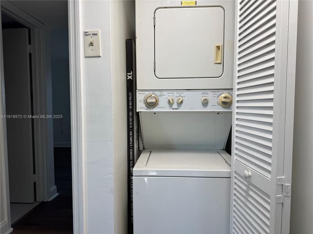 8540 NW 6th Ln 7-209, Miami, FL 33126