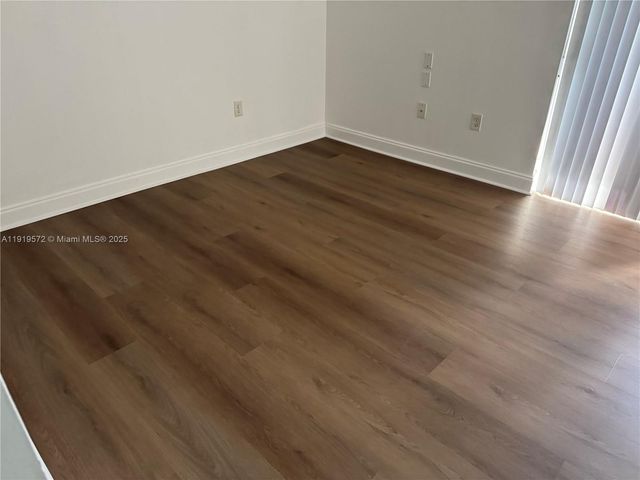 8540 NW 6th Ln 7-209, Miami, FL 33126