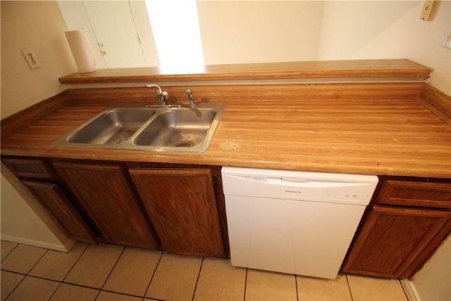 1002 King Albert ST B, Austin, TX 78745