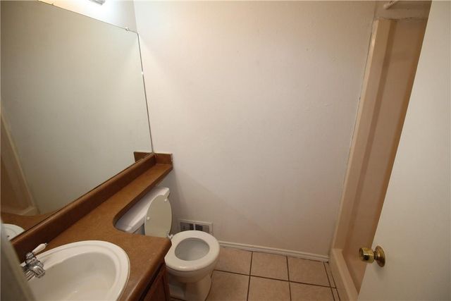 1002 King Albert ST B, Austin, TX 78745