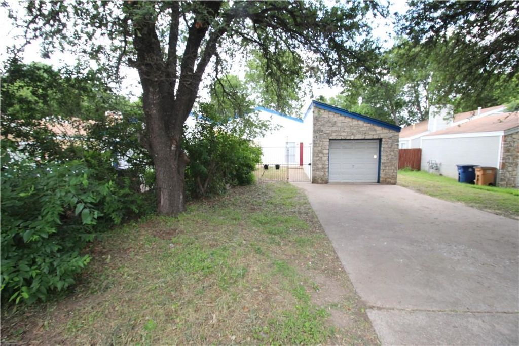 1002 King Albert ST B, Austin, TX 78745