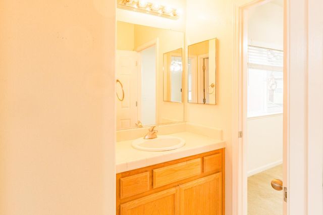 2608 Donner Trl, Riverbank, CA 95367