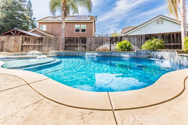 2608 Donner Trl, Riverbank, CA 95367