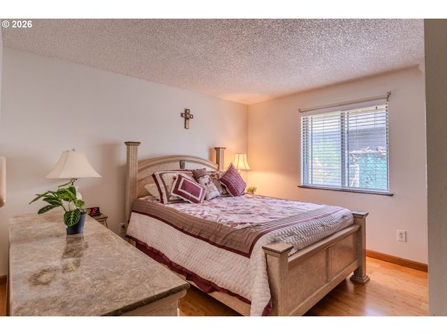 1926 Ne VISTA Ave, Gresham, OR 97030