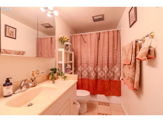 1926 Ne VISTA Ave, Gresham, OR 97030