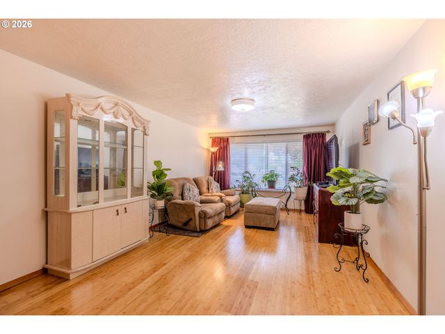 1926 Ne VISTA Ave, Gresham, OR 97030