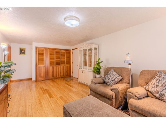 1926 Ne VISTA Ave, Gresham, OR 97030