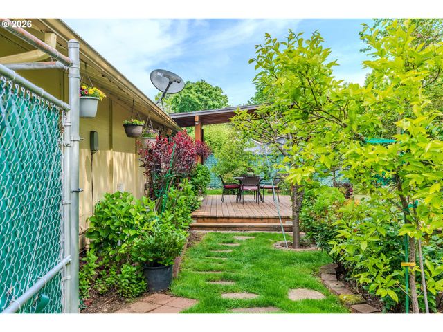 1926 Ne VISTA Ave, Gresham, OR 97030