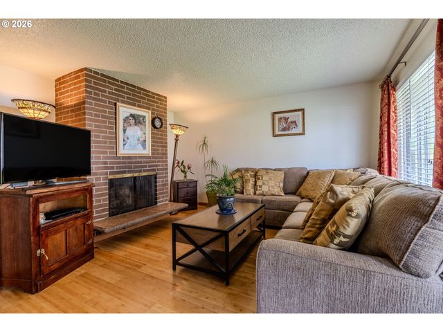 1926 Ne VISTA Ave, Gresham, OR 97030