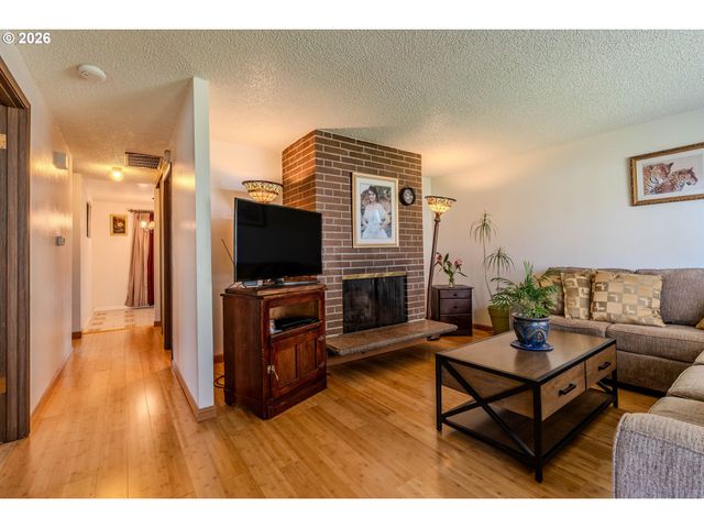 1926 Ne VISTA Ave, Gresham, OR 97030