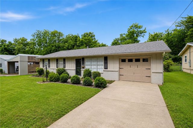 725 N Washington Avenue, Fayetteville, AR 72701