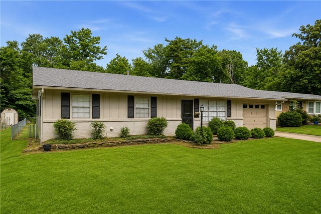 725 N Washington Avenue, Fayetteville, AR 72701