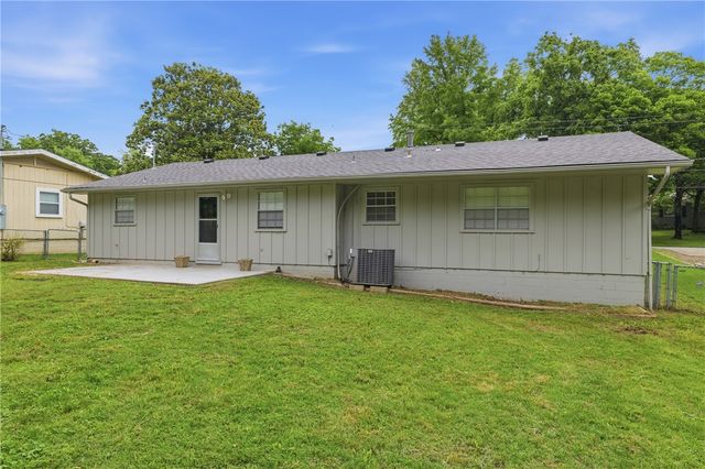 725 N Washington Avenue, Fayetteville, AR 72701