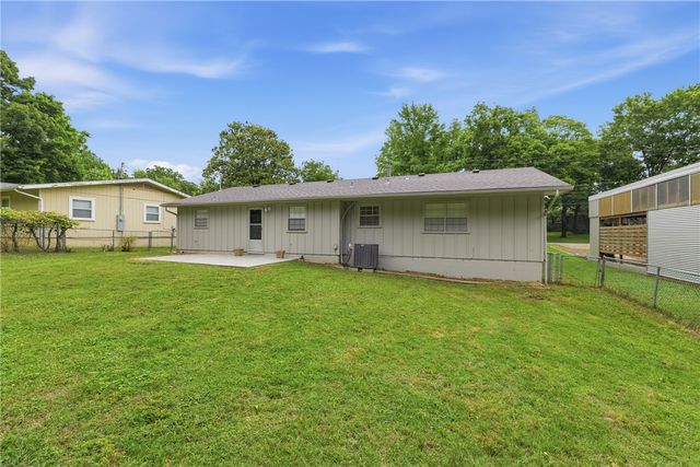 725 N Washington Avenue, Fayetteville, AR 72701