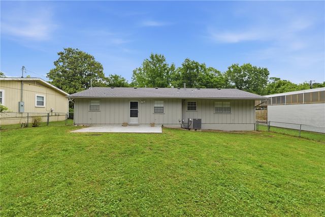 725 N Washington Avenue, Fayetteville, AR 72701