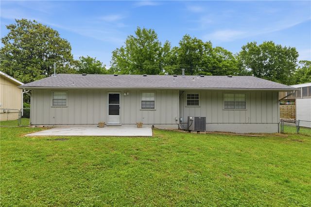 725 N Washington Avenue, Fayetteville, AR 72701