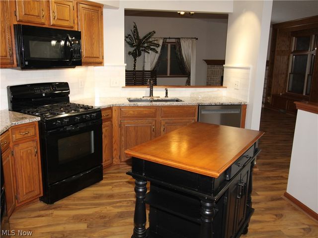 138 Loyola Drive, Elyria, OH 44035