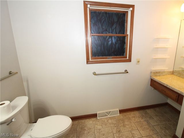 138 Loyola Drive, Elyria, OH 44035
