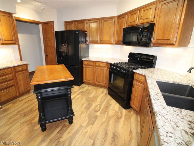 138 Loyola Drive, Elyria, OH 44035