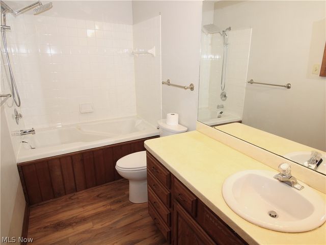 138 Loyola Drive, Elyria, OH 44035