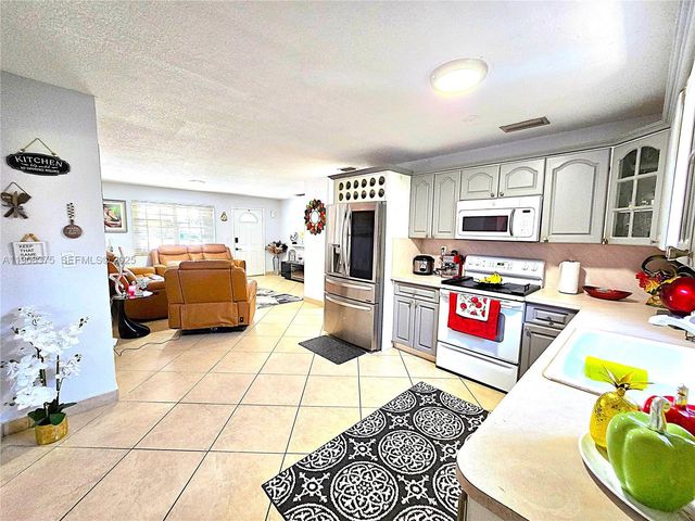 11152 SW 7th St, Sweetwater, FL 33174