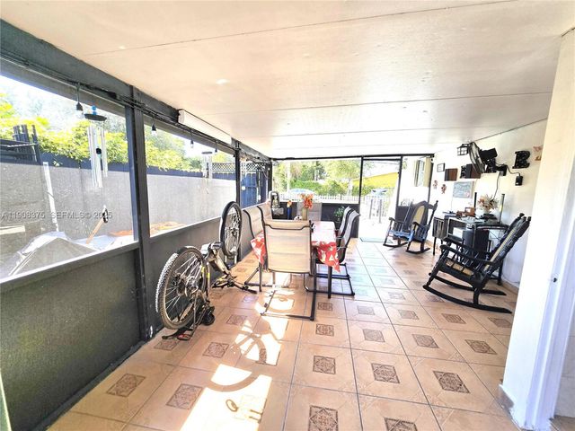 11152 SW 7th St, Sweetwater, FL 33174