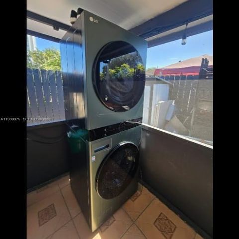 11152 SW 7th St, Sweetwater, FL 33174