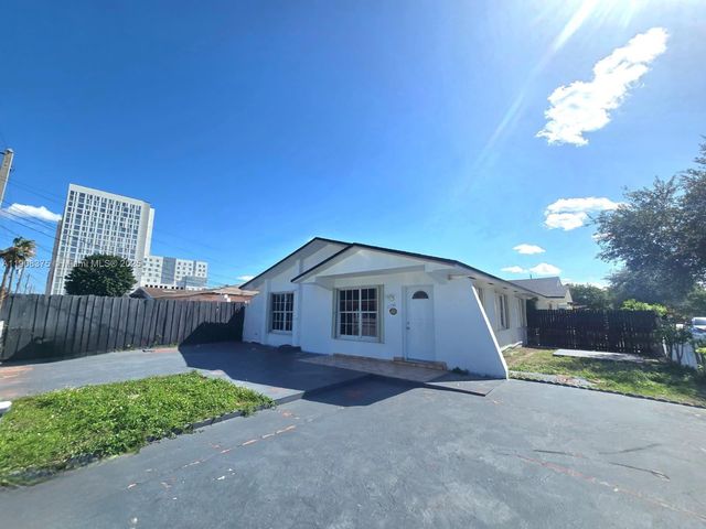 11152 SW 7th St, Sweetwater, FL 33174