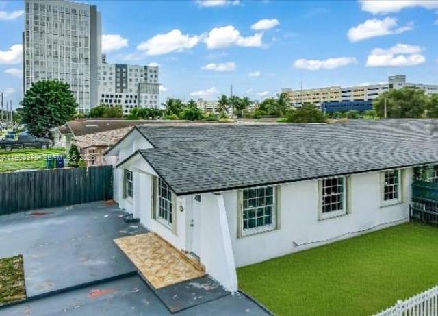 11152 SW 7th St, Sweetwater, FL 33174