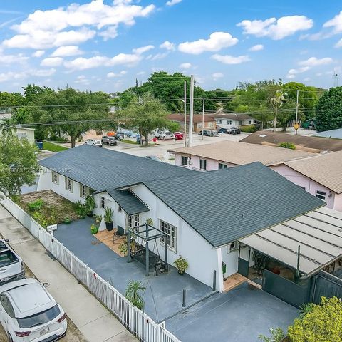 11152 SW 7th St, Sweetwater, FL 33174