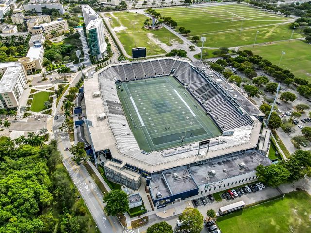 11152 SW 7th St, Sweetwater, FL 33174