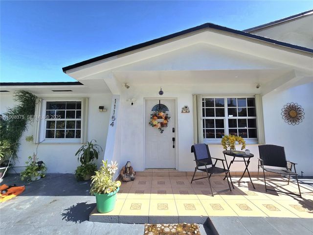 11152 SW 7th St, Sweetwater, FL 33174