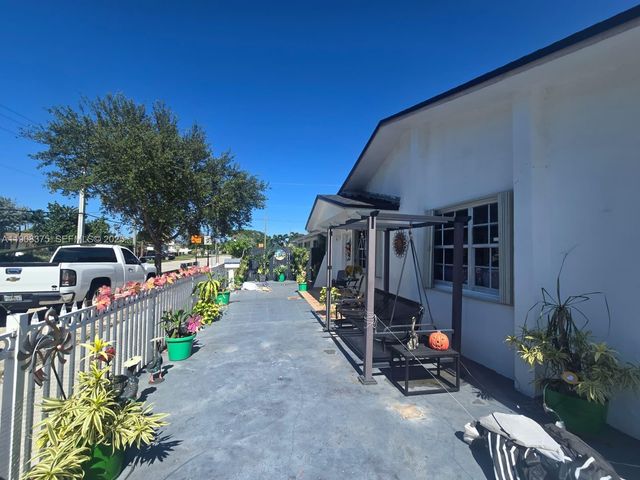 11152 SW 7th St, Sweetwater, FL 33174