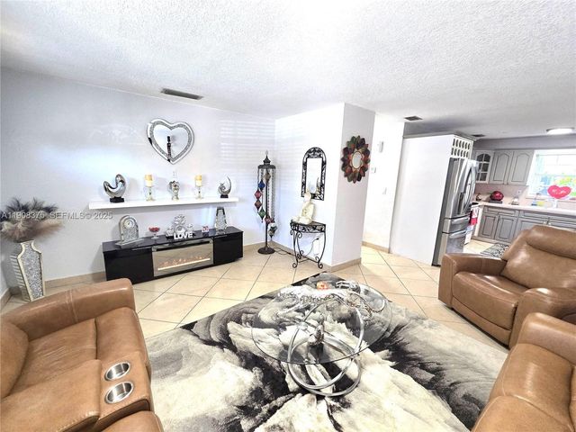 11152 SW 7th St, Sweetwater, FL 33174