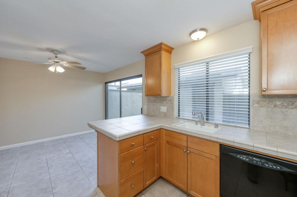 Image 17 of property listing at 4747 N Woodrow Avenue # 120, Fresno, CA 93726