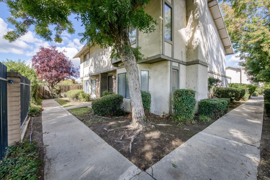 Image 36 of property listing at 4747 N Woodrow Avenue # 120, Fresno, CA 93726