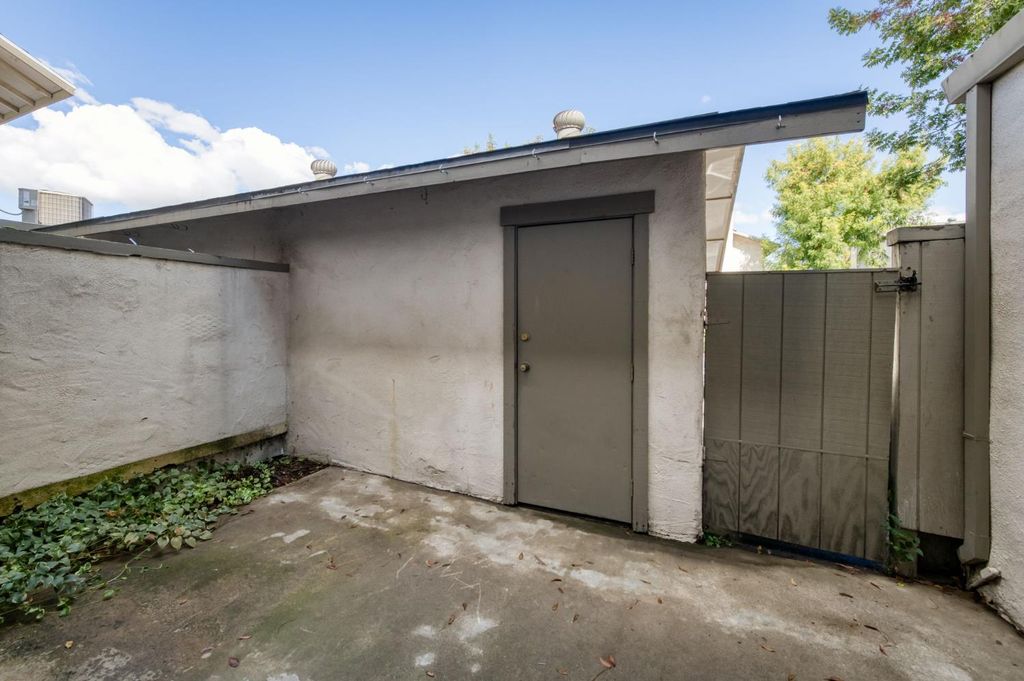 Image 40 of property listing at 4747 N Woodrow Avenue # 120, Fresno, CA 93726