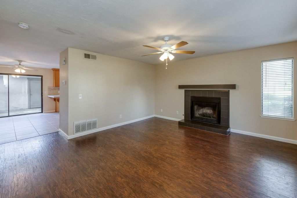 Image 7 of property listing at 4747 N Woodrow Avenue # 120, Fresno, CA 93726