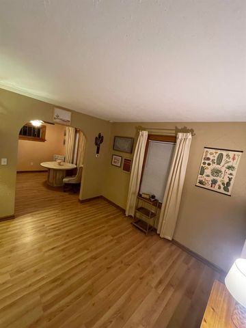 907 4TH ST SW, Minot, ND 58701