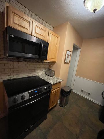 907 4TH ST SW, Minot, ND 58701