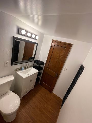 907 4TH ST SW, Minot, ND 58701