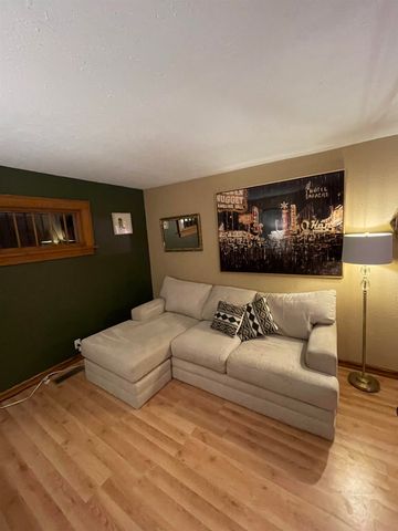 907 4TH ST SW, Minot, ND 58701
