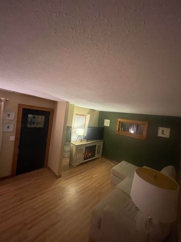 907 4TH ST SW, Minot, ND 58701