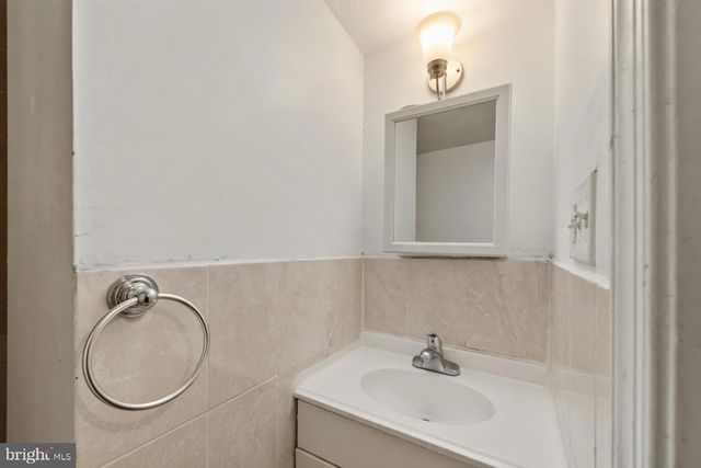 5712 JOHNNYCAKE RD, Baltimore, MD 21207