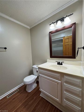 512 R L Norris Road, Linwood, NC 27299