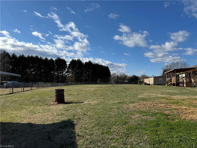 512 R L Norris Road, Linwood, NC 27299