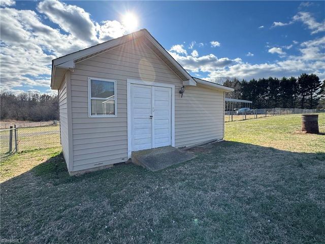 512 R L Norris Road, Linwood, NC 27299