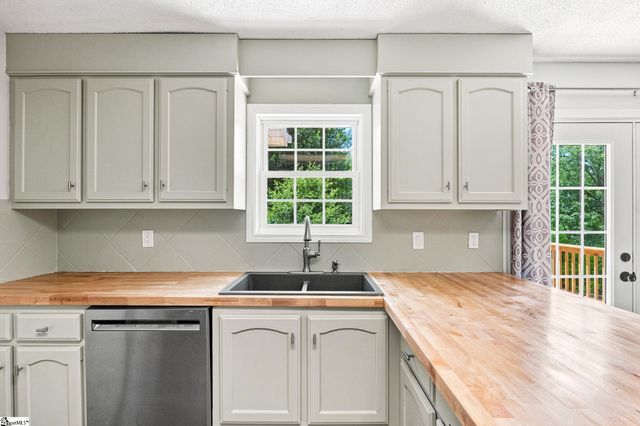 320 Bates View Drive, Travelers Rest, SC 29690