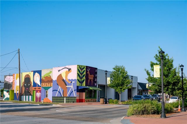 2536 Hay Meadow Street, Springdale, AR 72762